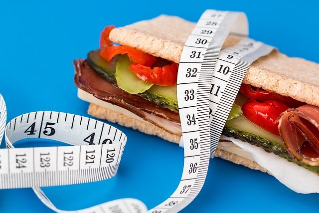 다이어트 중 대리만족을 위한 먹방 시청 효과는?