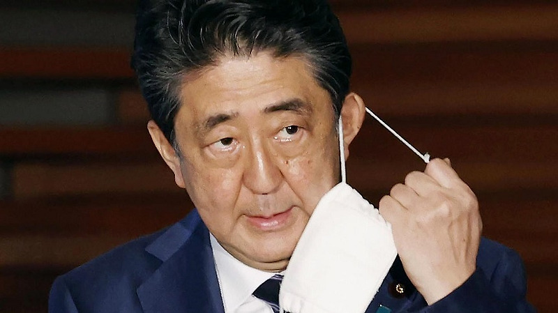 아베 전 일본 총리, 퇴임 후 두번째 야스쿠니신사 참배