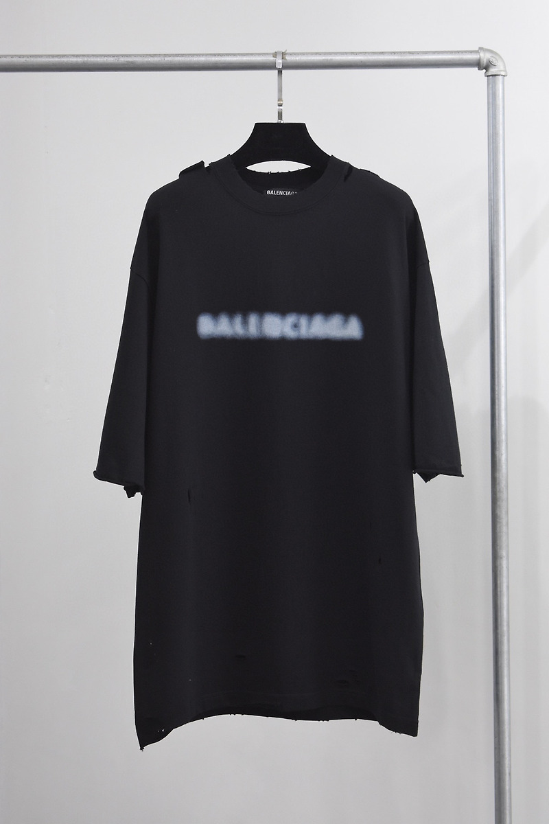 [BALENCIAGA] 발렌시아가 블러 로고 반팔 티셔츠 (3 COLOR)