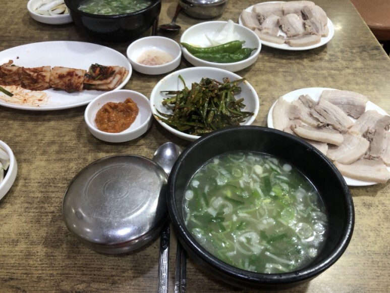 부산 현지인이 많이 찾는 돼지국밥 맛집 본전돼지국밥