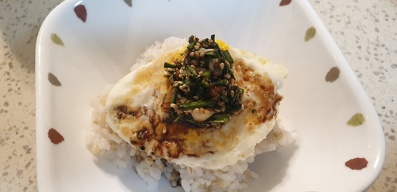 초간단 봄철음식 달래 간장 계란밥