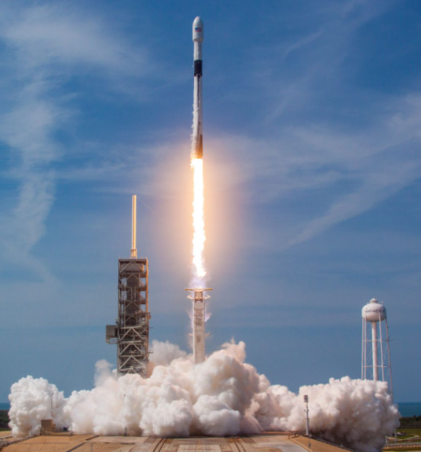 Space X Falcon 9 로켓 아홉번째로 60개의 Starlink 위성을 궤도로 보냄