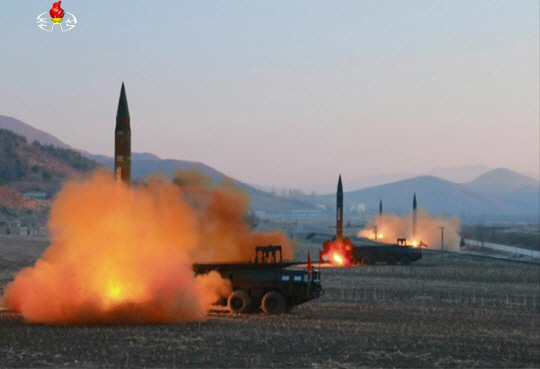 [Weekly Issue] 북한 미사일 발사와 문재인 모독 발언 : 발등 찍는 북한의 외교