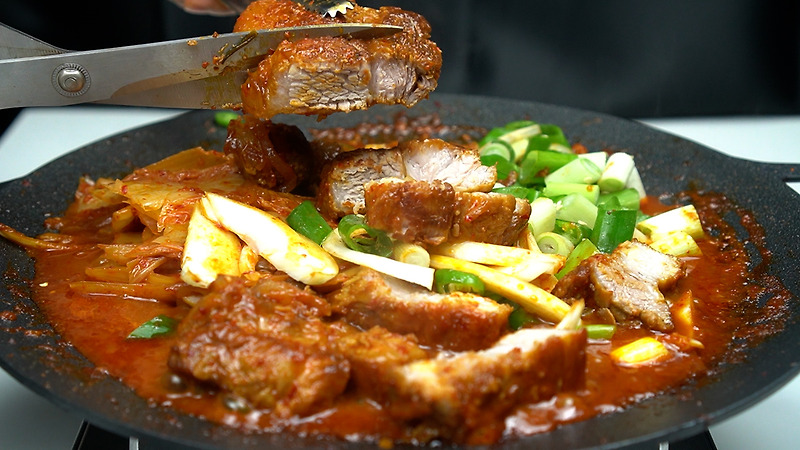 통삼겹김치찜 황금레시피, 백종원 돼지고기김치찜 만들기 | Korean pork kimchi stew (삼겹살)
