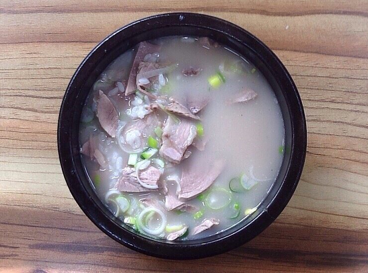 서민들의 소울푸드, 돼지국밥(Pork and Rice Soup)