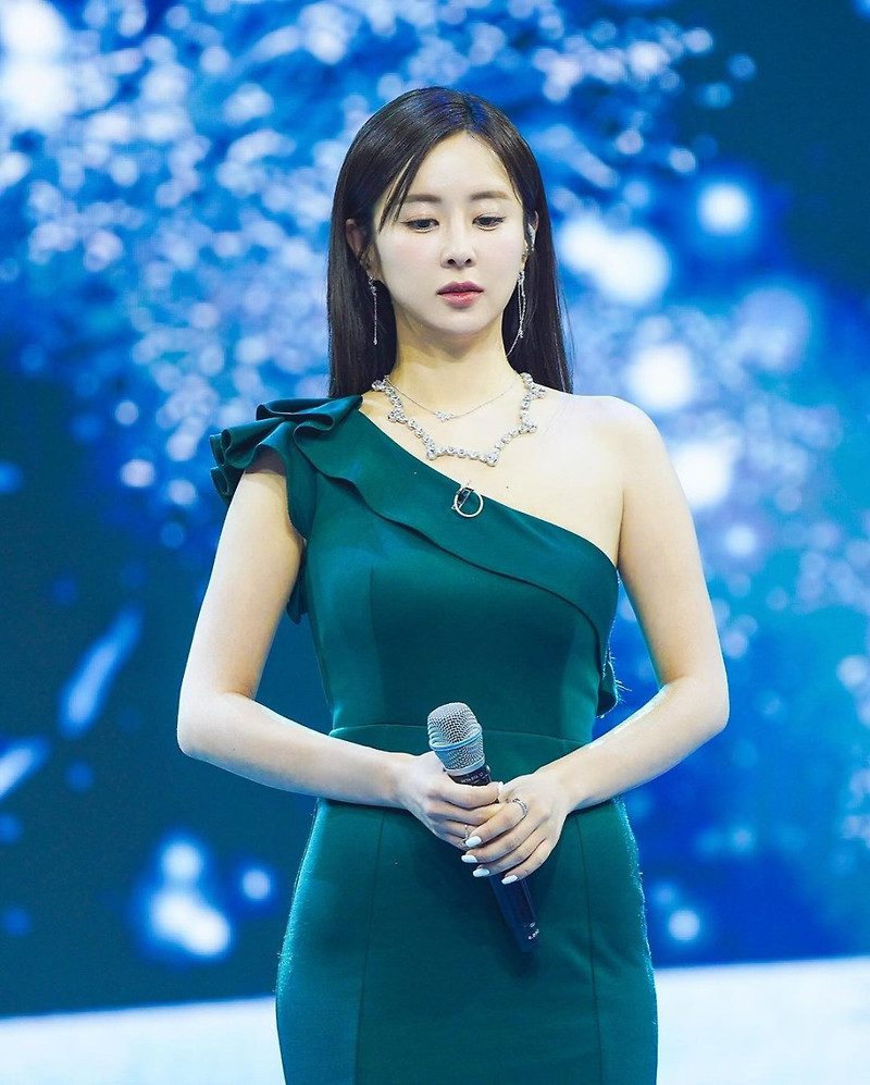 가수 은가은이 TV 조선 ‘ 화요일은 밤이 좋아 ’ 방송에서 목소리만으로 시청자들에게 먹먹함을 선사하는 레전드 무대를 선사했다.