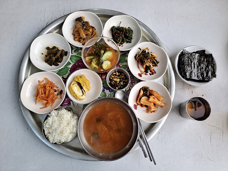 새금새금 시원한 깊은 맛, 김칫국(Kimchi Soup)