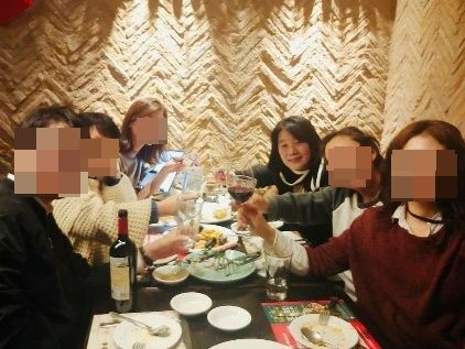 코로나 위기에...윤미향, 와인 파티 사진 올렸다 삭제
