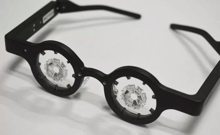 하루 1시간 쓰고 있으면 '라식 수술' 없이도 시력 1.0 만들어주는 '스마트 안경' 나온다
