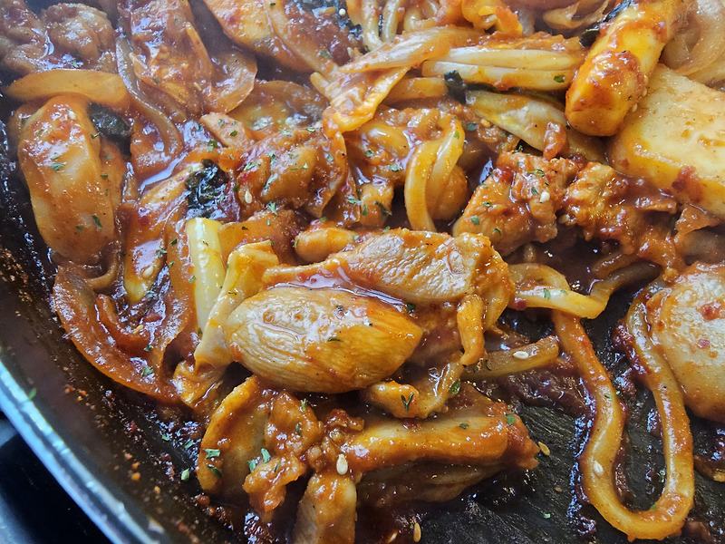 부산하단맛집 부드러운 닭다리살과 매콤한 양념 / 이서방닭갈비