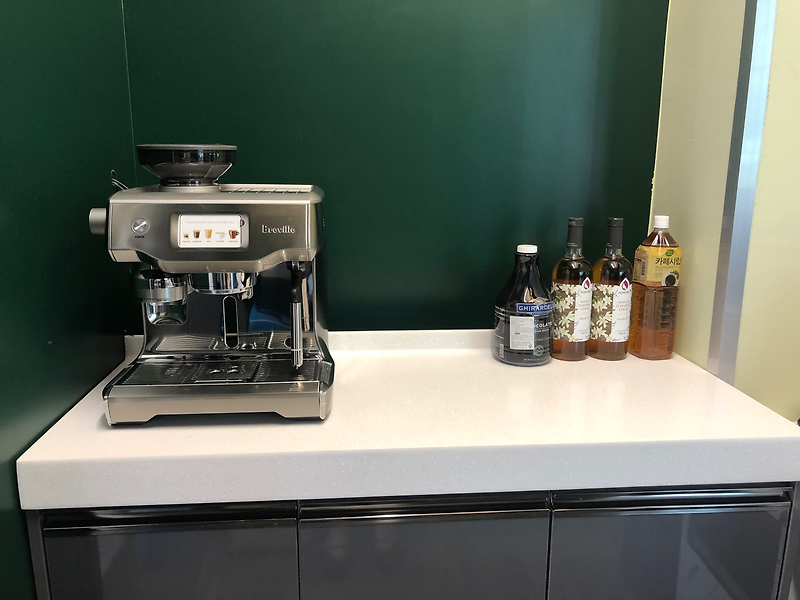 브레빌 커피머신 우리집을 카페로 만들어주는 아이템 & 1년 사용후기