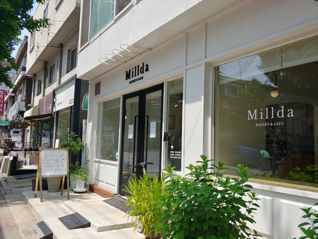 역곡 카페 밀다(Millda)에서 디저트 포장(바게트/마들렌)