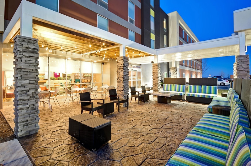 Off to the Races! MCR Purchases a Dual-Branded Tru and Home2 Suites by Hilton Near the Nashville Superspeedway