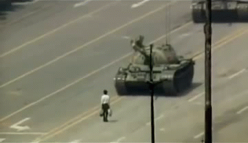 천안문(톈안먼) 민주화시위 상징 '탱크맨'을 아시나요?  왕웨이린(王維林)은 아직 살아있습니다.