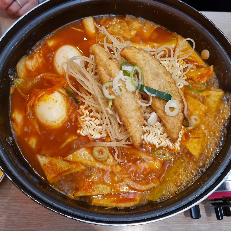 숙대 떡볶이 맛집, 쫀득한 떡이 매력적인 떡볶이 맛집 베스트 프렌드(고추장떡볶이, 짜장떡볶이 맛집)