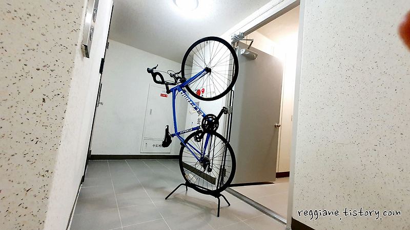 로드 자전거 :: 엘파마 에포카 e2500c 블루(2016) + 기발라 수직 거치대