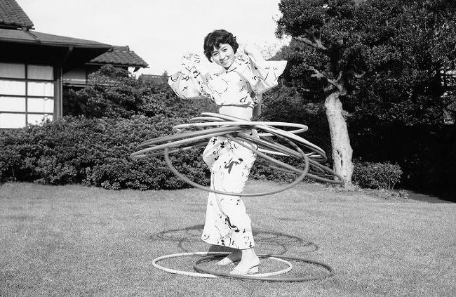 외국 기자들이 찍은 당시 사진으로 보는 패전후 1950년대 일본 열도의 모습들