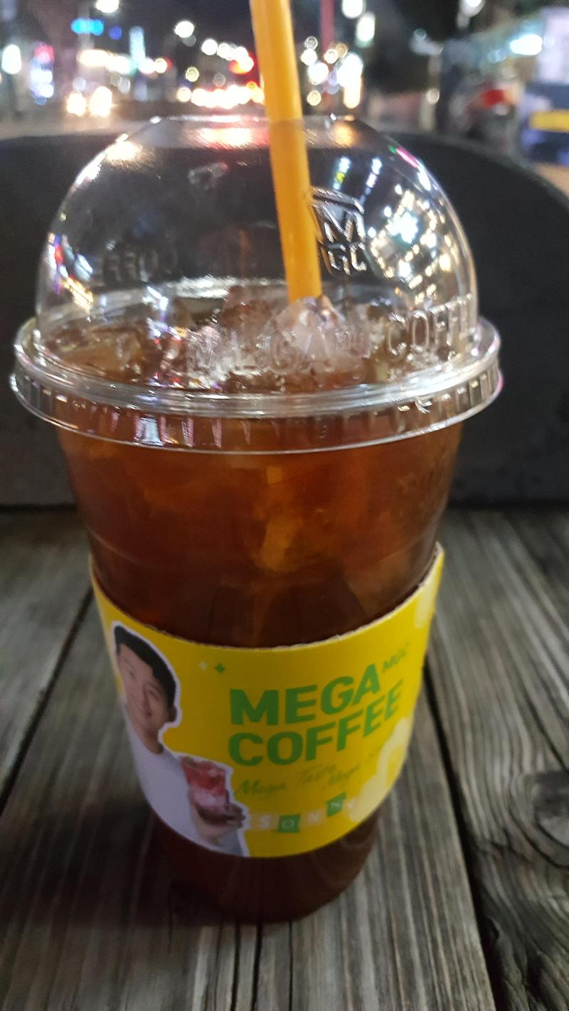 메가 커피에서 맛있는 아이스 아메리카노 마시기