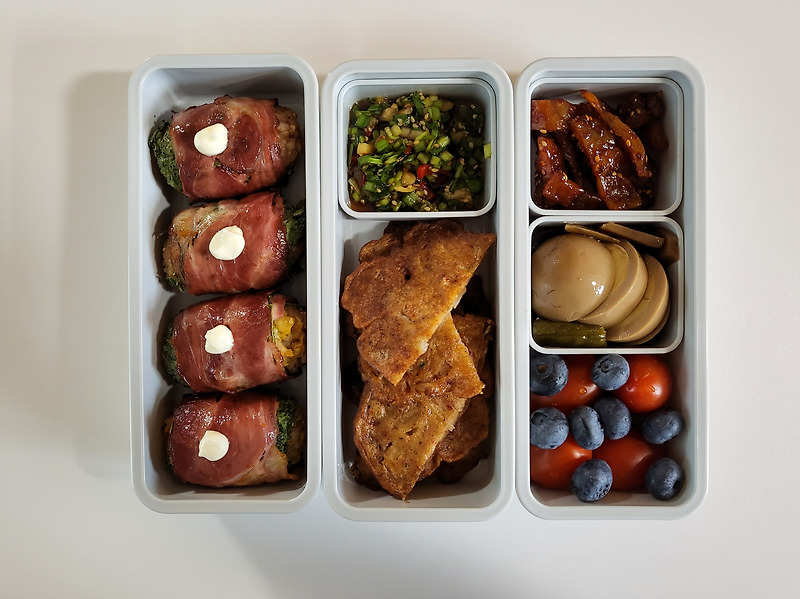 2022.07.18 남편 점심 도시락 메뉴 | 베이컨말이주먹밥, 김치전, 아귀포무침, 달걀장조림