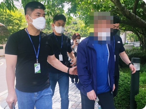 '치매 80대 성폭행' 혐의 50대, 얼굴 가린채 구속심사