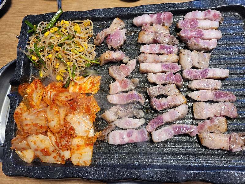 [신논현역] 삼겹살 맛집 맹그르브 고기집!