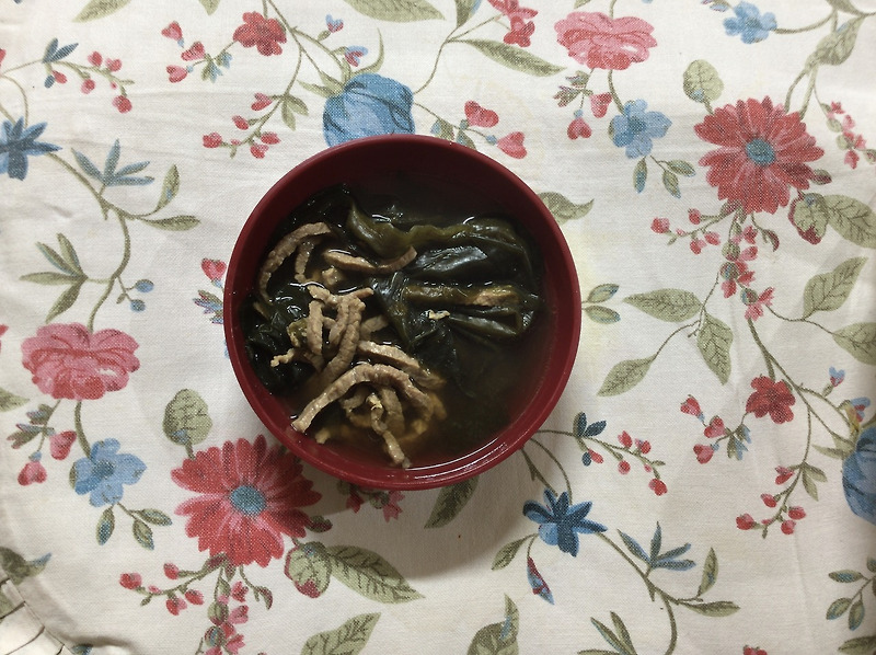 정성 뜸뿍 생일국, 소고기미역국(Beef and Seaweed Soup)