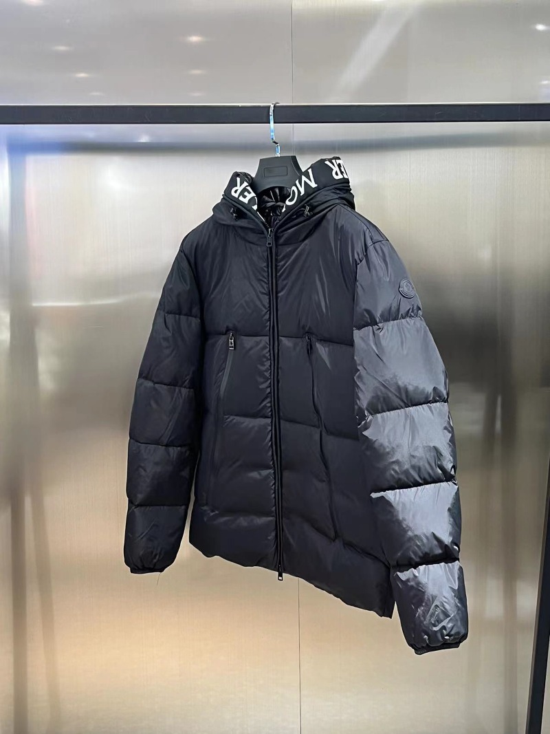 몽클레어 몬트클라 Montcla 숏 다운 패딩 자켓 - 겨울 내내 따뜻하게 입을 수 있는 최고의 선택