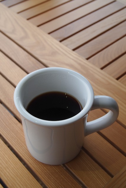 블랙 커피를 하루에 4잔 마시는 것은 다양한 효능