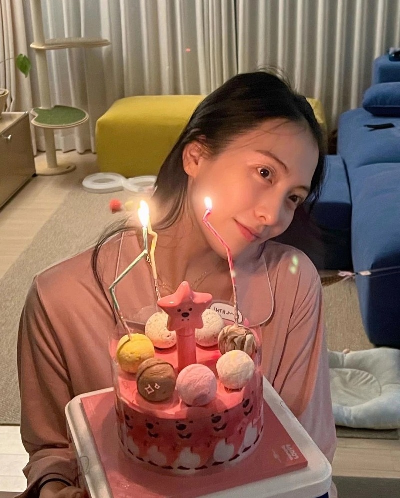 카라 강지영, 집 냉장고에 붙어있는 사진 한 장에 네티즌은 눈시울 붉혀...마음이 먹먹해진다