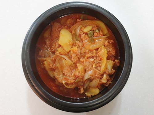 자취생을 위한 간단요리 '감자짜글이' 만들기 / spam potato jjaguli (spicy stew)