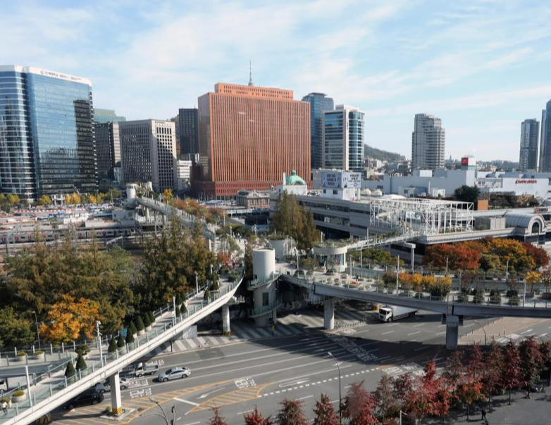 크리스마스 대낮에 서울로 7017에서 추락한 50대 사망