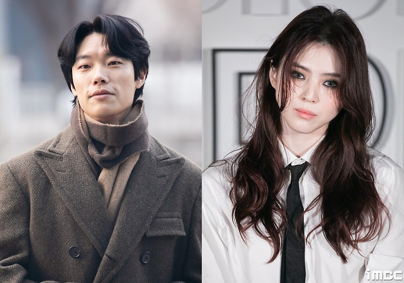 열애를 인정한 배우 류준열과 한소희에 대한 네티즌들의 시선이 곱지 않다.