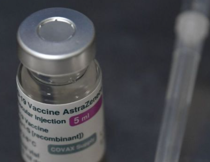 사람들이 아스트라제네카 백신을 맞지 않아서 이미 배급된 백신이 유효 기간을 넘길 우려가 있다고 합니다.