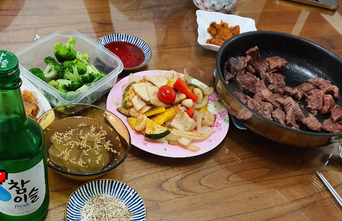 [음식] 한우 등심과 소소한 밥상~^^ 행복한 집밥 즐겼어요~