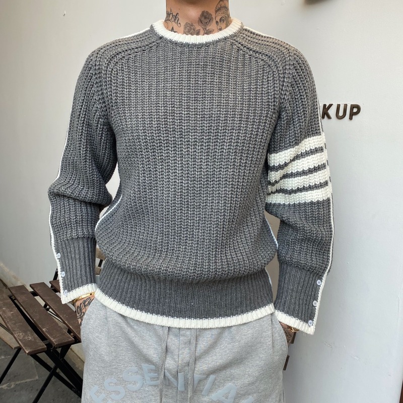 [THOM BROWNE] 톰브라운 20FW 백 스트라이프 로고 사선 니트 스웨터