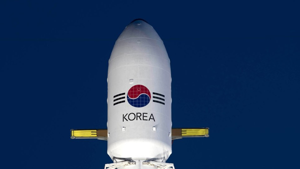 한국, 첫 군용 통신위성 아나시스 2호 발사 성공