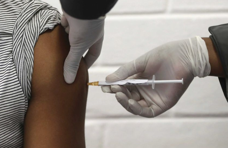 국내 접종 허가 아스트라제네카 백신 부작용 정리, 65세 이상 노년층 효과와 안전성은?