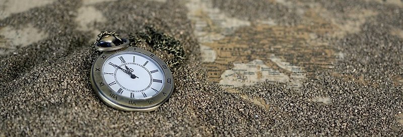 [꿈해몽] 시계와 관련된 꿈 금시계를 건저내는 꿈 손목시계가 점점 커지는 꿈 금시계를 받는 꿈 손목시계 줄이 끊어지는 꿈