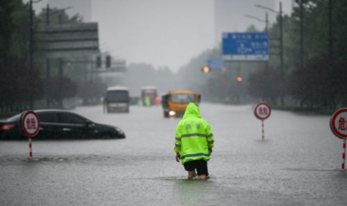 중국 허난성 폭우에 지하철 침수, 인명피해까지 발생