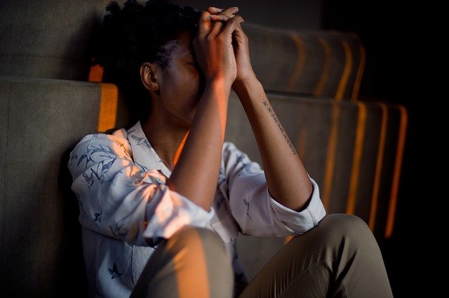 우울증의 일반적인 증상 13가지와 치료와 도움
