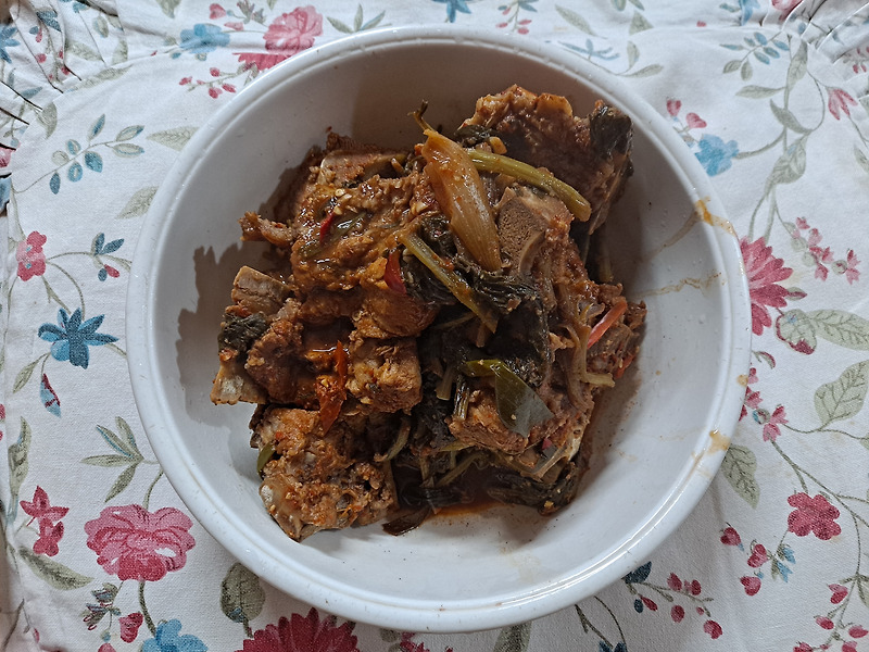 정성을 쏙쏙 빼 먹다, 돼지등뼈찜(Brasied Pork Back-bone)