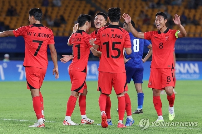 아시안게임 U23 정우영 해트트릭…황선홍호, 1차전서 쿠웨이트 9-0 대승