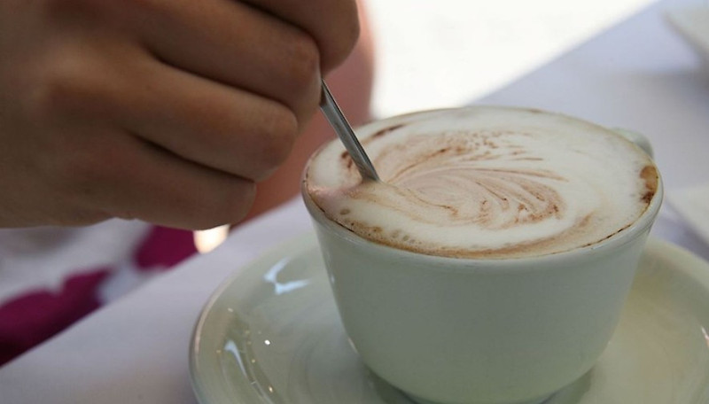 이탈리아 여성, 9개월간 직장 동료에게 약을 탄 커피를 제공한 사건