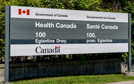 Health Canada에 COVID 치료제 승인을 빨리 해달라는 요청이 나오고 있습니다.