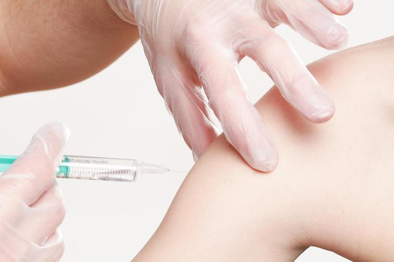 코로나 4차 백신 접종 대상 확대? 예약 하는 법