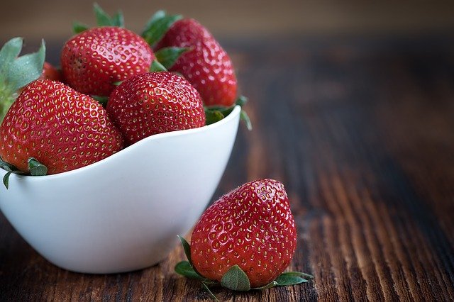 딸기 효능과 부작용 제대로 알고 드시나요? 알고 먹으면 건강에도 도움된다!