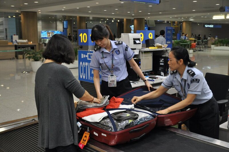 중국공항에서 발견된 엽기적인 압수물품들 ㅎㄷㄷ