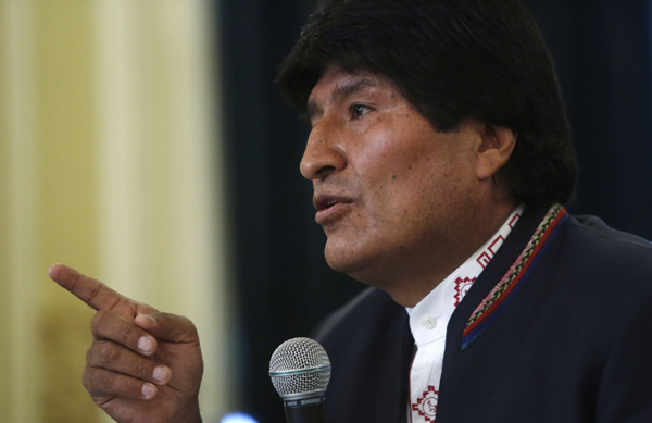볼리비아 대통령10년 이상 앉아있던 왕좌에서 내려온다.