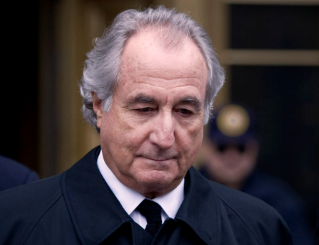 역대 최대 Ponzi schemer인 Bernie Madoff가 복역 중에 사망했습니다.