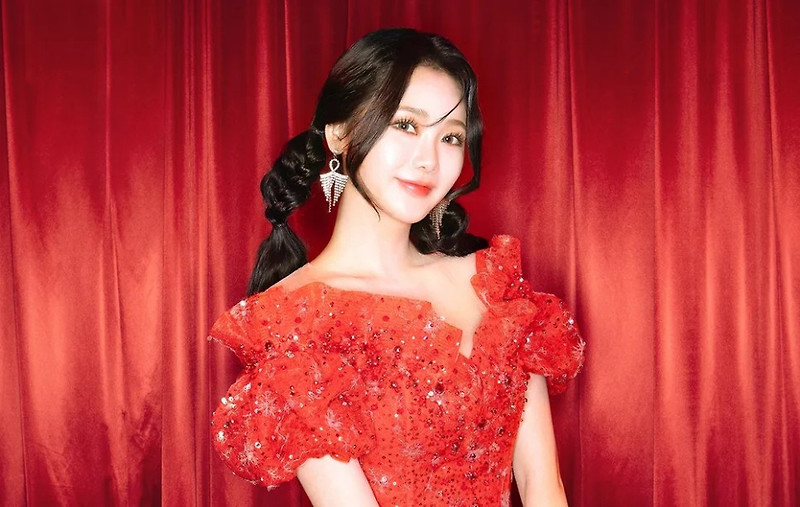 가수 홍지윤이 '컬투쇼'를 흥으로 물들이며 인상 깊은 팬을 밝혔다.